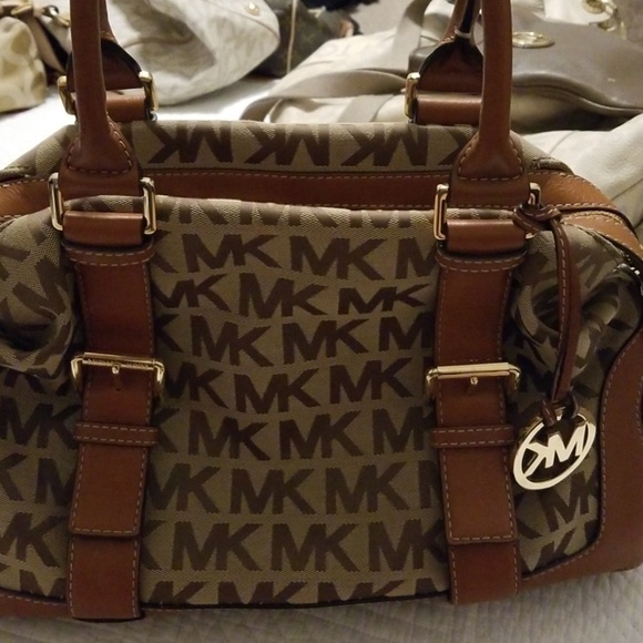 Michael Kors hand bag - Picture 1 of 4